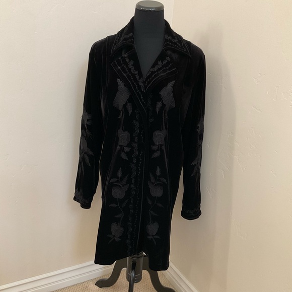 Chicos Travelers Black Velvet Embroidered Jacket Coat Size 2 Large - Picture 1 of 8